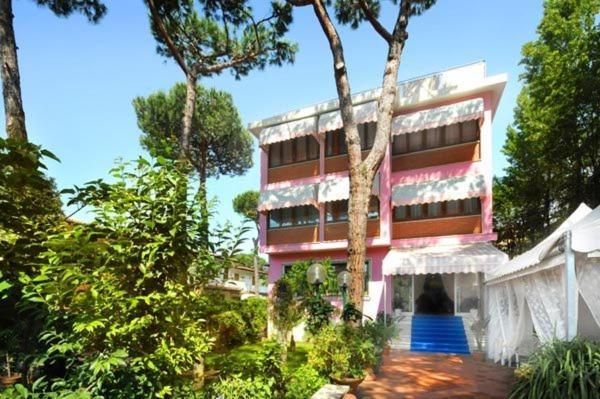 Hotel Manuela Cinquale Exterior photo